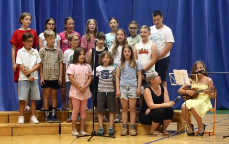 PRIREDITEV OB DNEVU DRŽAVNOSTI IN ZAKLJUČKU ŠOLSKEGA LETA 31 FOTO LJUBO VUKELIČ